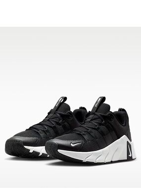Nike Woman's Black & White Low-Top Training Sneakers